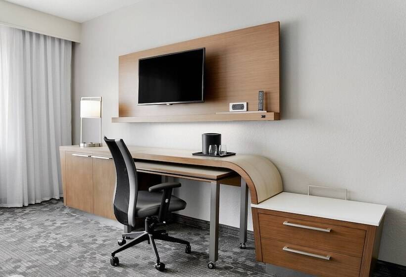 带2个双人床的标准工作室, Courtyard Milwaukee Downtown