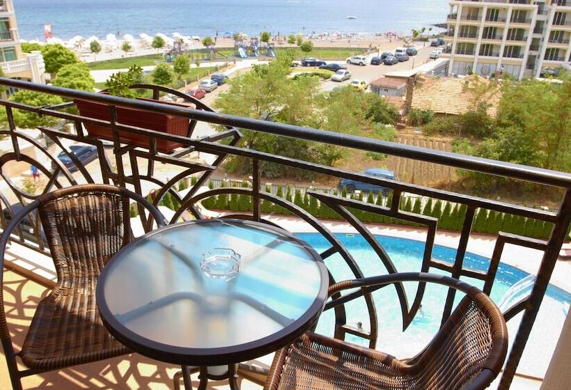 ファミリールーム, Festa Via Pontica