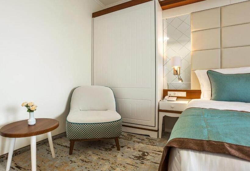 サイドオーシャンビュースタンダードルーム, Festa Via Pontica