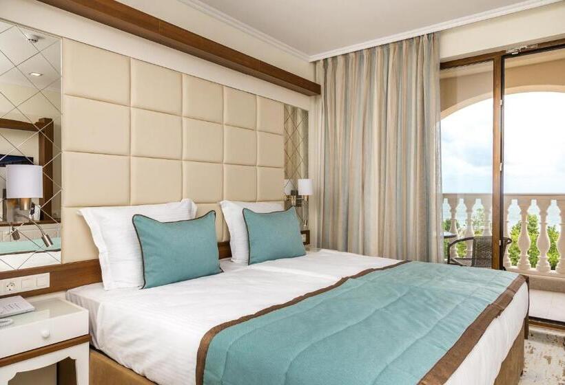 サイドオーシャンビュースタンダードルーム, Festa Via Pontica