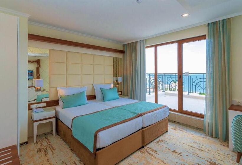 オーシャンビュージュニアスイート, Festa Via Pontica