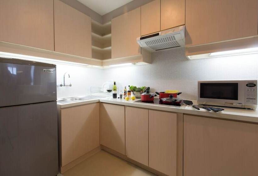 Люкс Deluxe 3 Спальни, Kristal Hotel Jakarta