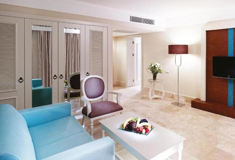 Family Suite, Paloma Pasha