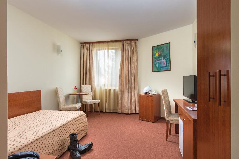 スタンダードルーム, Pirin