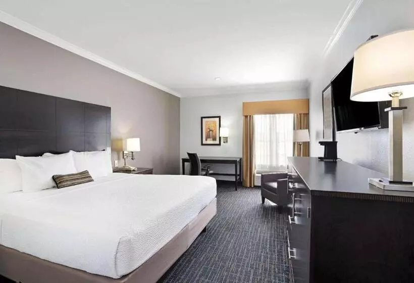 سوئیت برای معلولان, Sonesta Essential Houston Westchase