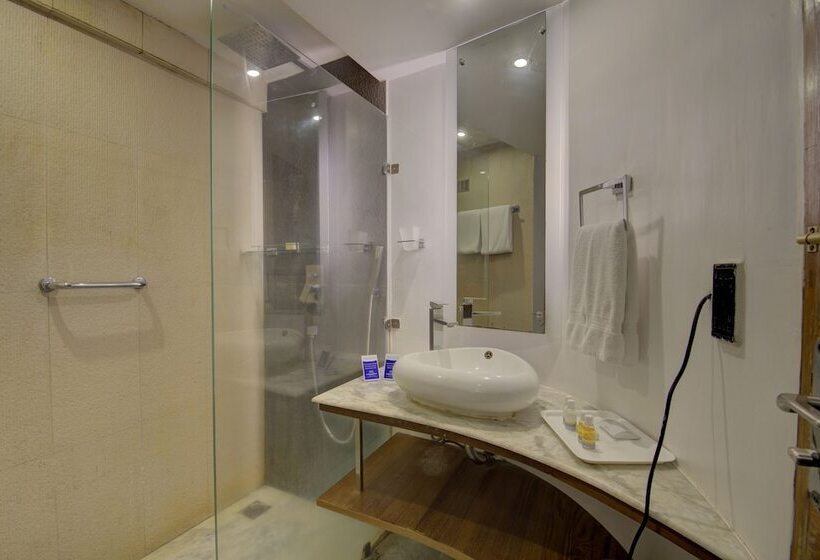 غرفة ديلوكس, The Promenade