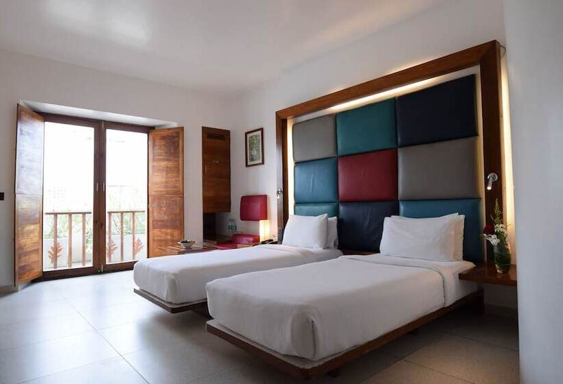 غرفة ديلوكس, The Promenade