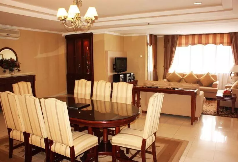 スイート, Travellers Suites Serviced Apartments