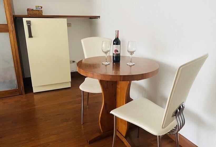 スイート, Retiro 84 By Mij