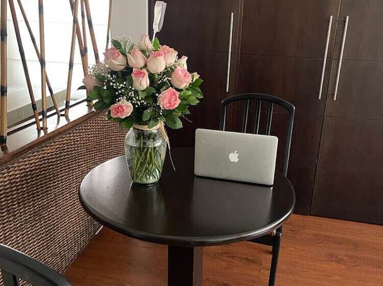 スイート, Retiro 84 By Mij