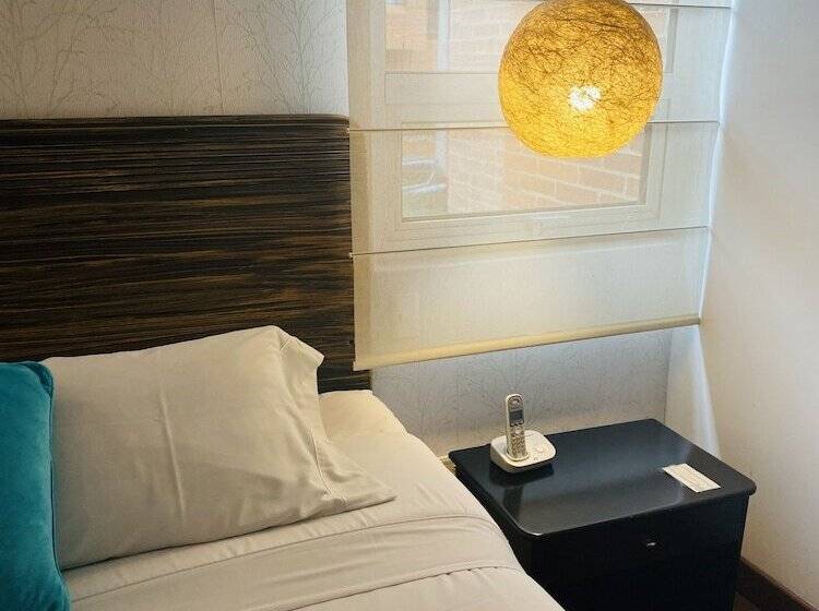 スイート, Retiro 84 By Mij