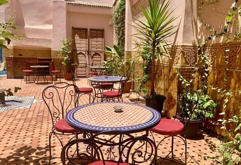 اتاق خانوادگی, Riad Zahraa Al Ismailia