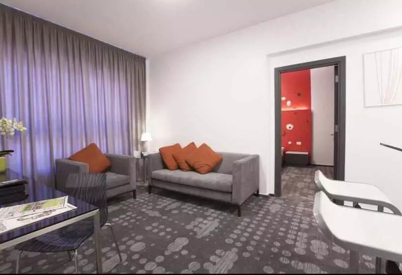 سوئیت 2 خوابه, 35 Rooms