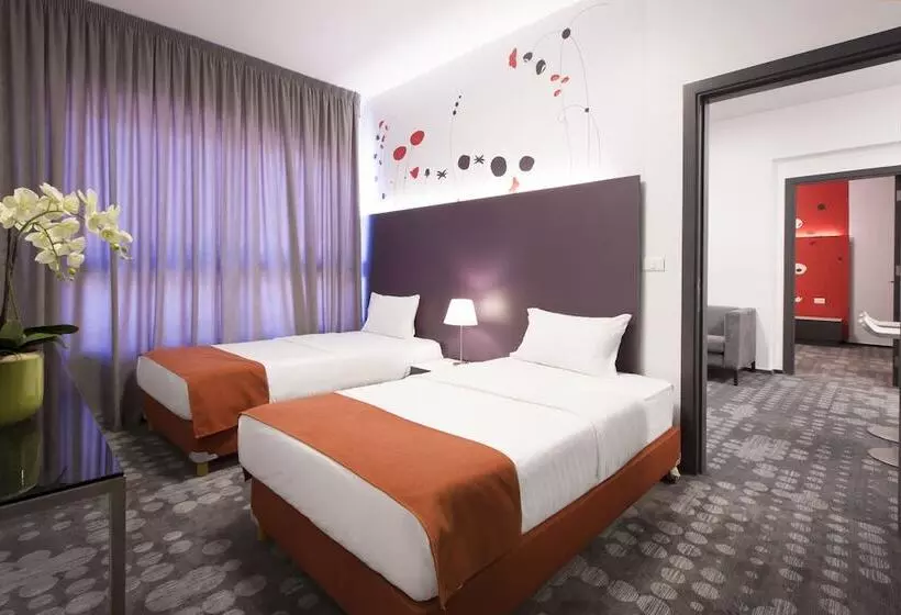 سوئیت 2 خوابه, 35 Rooms
