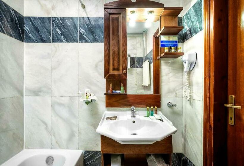 غرفة كومفورت ثلاثية, Imperial Palace Classical Hotel Thessaloniki