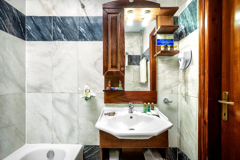 غرفة كومفورت ثلاثية, Imperial Palace Classical Hotel Thessaloniki