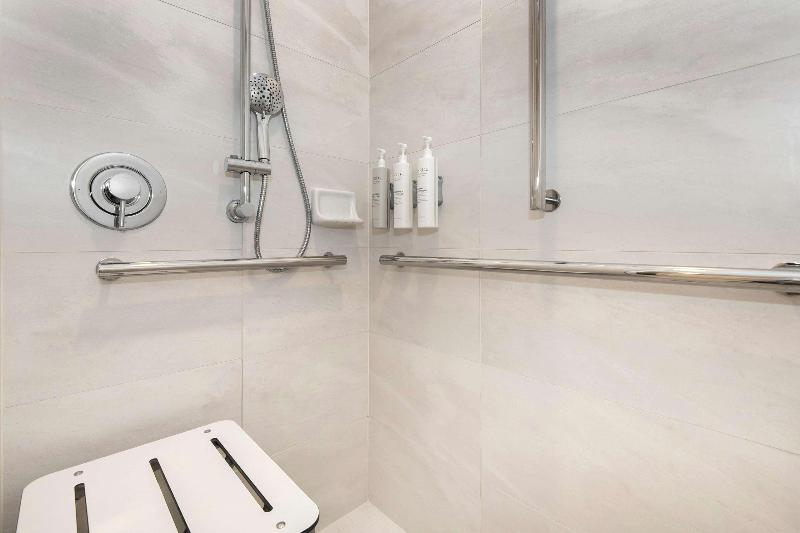스위트 킹사이즈 침대, Embassy Suites By Hilton Raleigh Durham Airport Brier Creek
