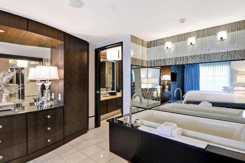 キングサイズベッドのスイートルーム, Embassy Suites By Hilton Raleigh Durham Airport Brier Creek