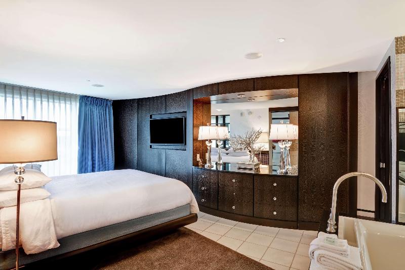 キングサイズベッドのスイートルーム, Embassy Suites By Hilton Raleigh Durham Airport Brier Creek