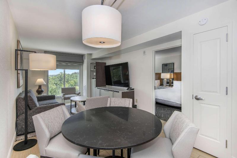 스위트 킹사이즈 침대, Embassy Suites By Hilton Raleigh Durham Airport Brier Creek