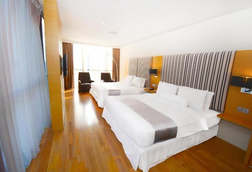 Семейный Номер Премиум, Empire Hotel Subang