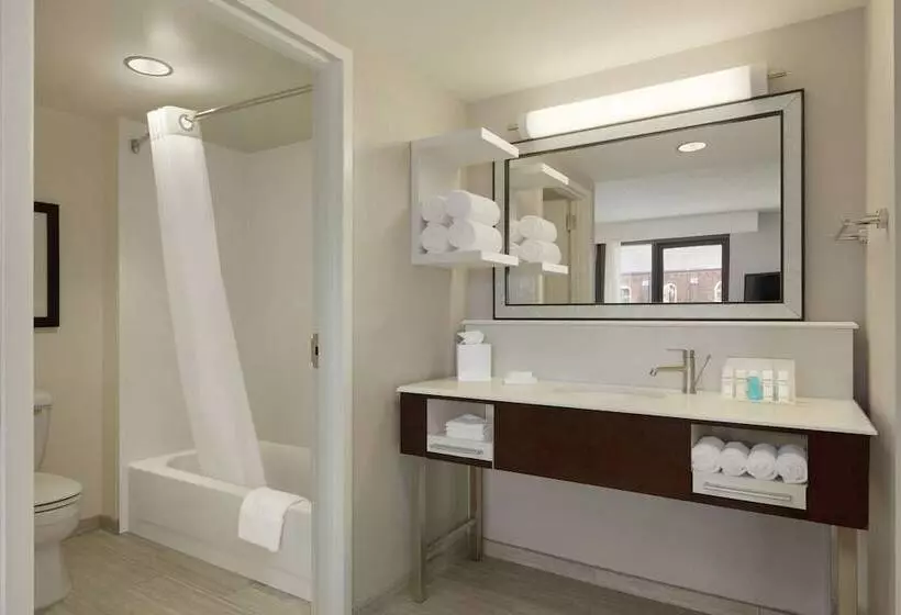 スタンダードスタジオ, Hampton Inn & Suites Nashville Downtown