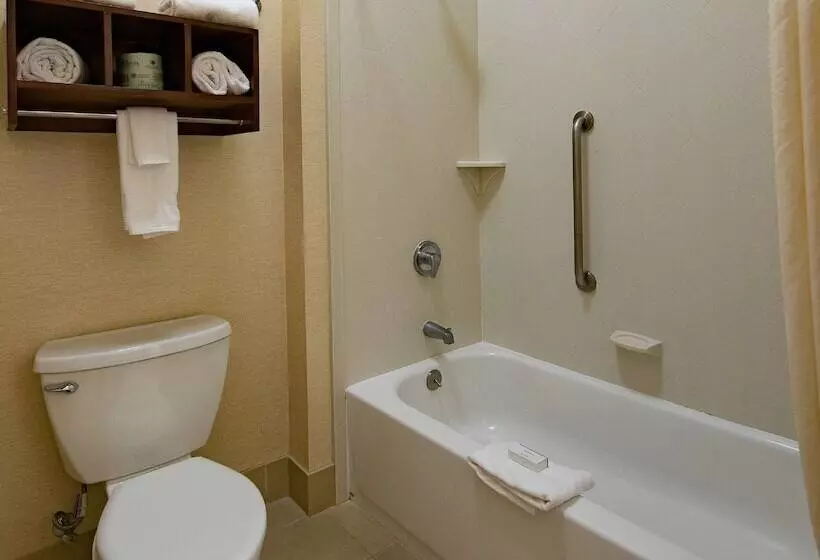 スタンダードスタジオ, Hampton Inn & Suites Ridgecrest