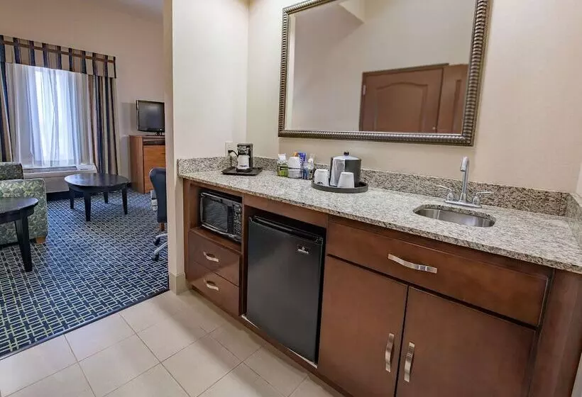 スタンダードスタジオ, Hampton Inn & Suites Ridgecrest