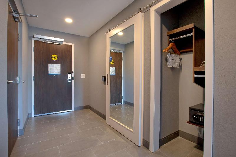 جناح, Hawthorn Extended Stay By Wyndham West Palm Beach