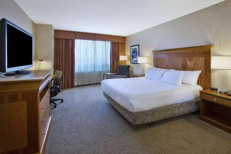 اتاق استاندارد با تخت بزرگ, Hilton Garden Inn Portland Downtown Waterfront