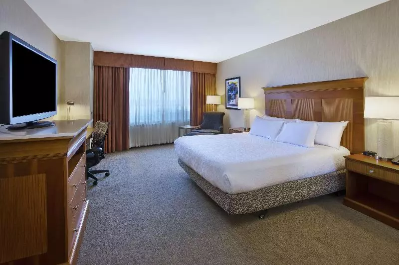 اتاق استاندارد با تخت بزرگ, Hilton Garden Inn Portland Downtown Waterfront