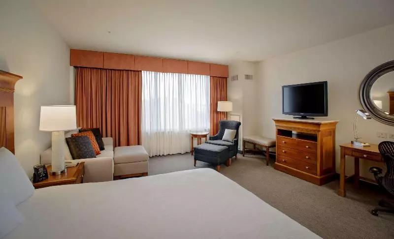 اتاق استاندارد با تخت بزرگ, Hilton Garden Inn Portland Downtown Waterfront