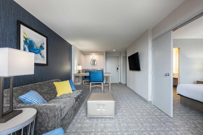 غرفة قياسية سرير كينج لذوى الإحتياجات الخاصة, Hilton Garden Inn Portland Downtown Waterfront