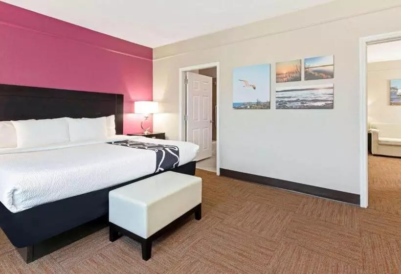 キングサイズベッドのスイートルーム, La Quinta Inn & Suites By Wyndham Winnie