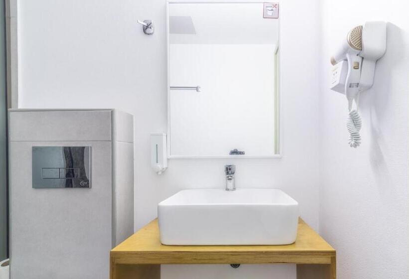 غرفة قياسية رباعية, Prince Of Lillies