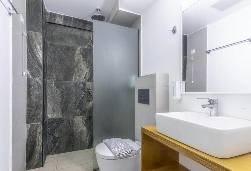 غرفة قياسية رباعية, Prince Of Lillies