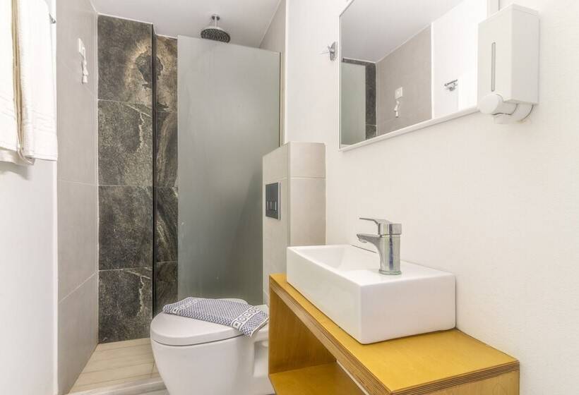 غرفة قياسية, Prince Of Lillies