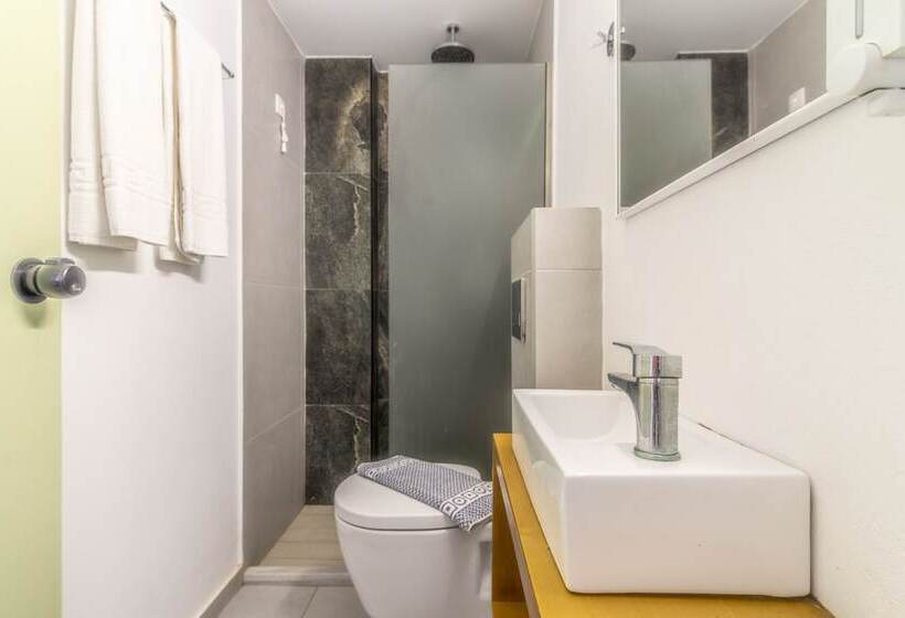 غرفة قياسية, Prince Of Lillies