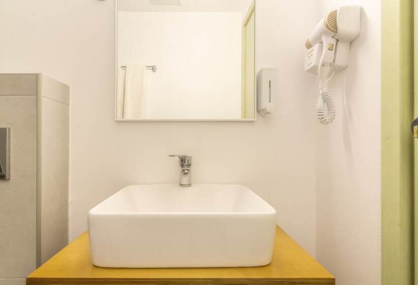 غرفة قياسية, Prince Of Lillies