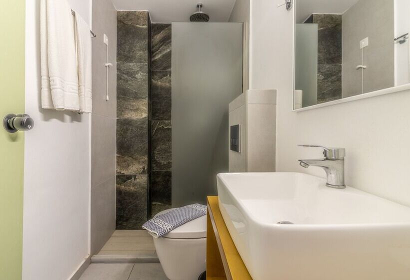 غرفة قياسية, Prince Of Lillies