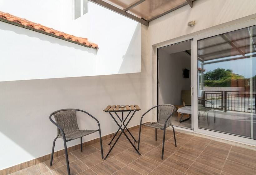 غرفة سوبيريور, Prince Of Lillies