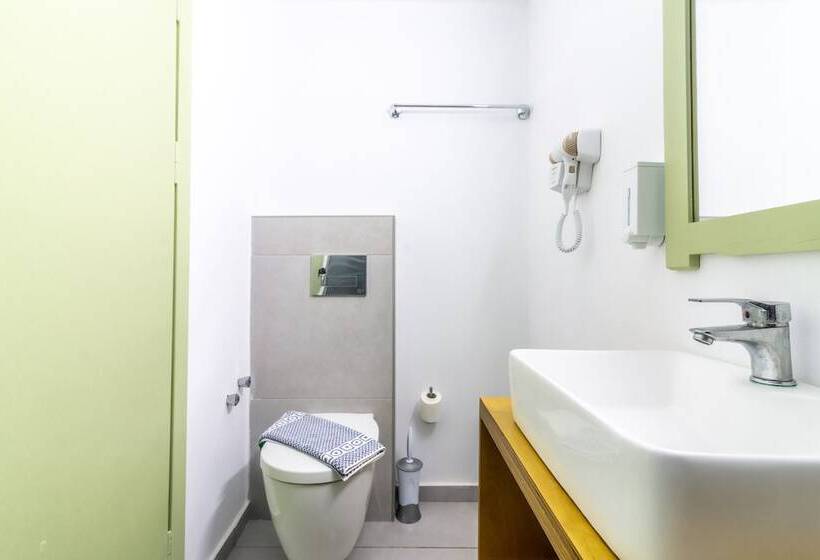 スタンダード4人部屋, Prince Of Lillies