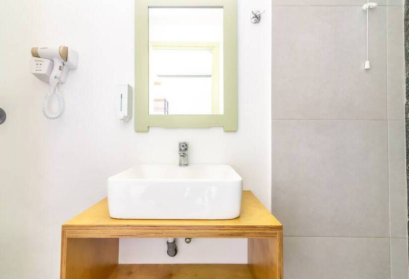 غرفة قياسية رباعية, Prince Of Lillies