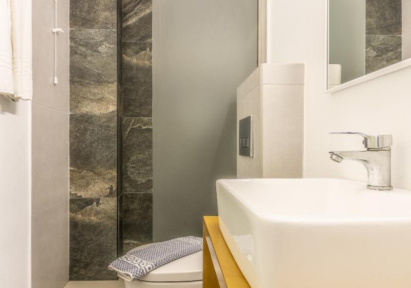 غرفة قياسية, Prince Of Lillies