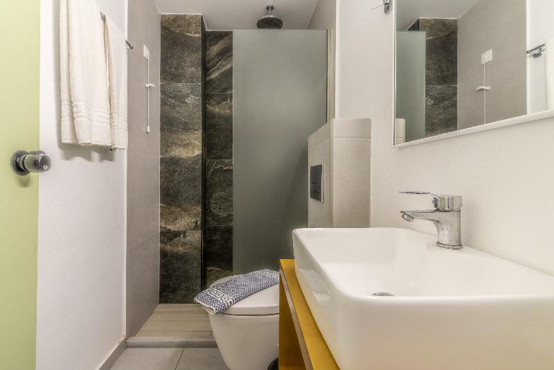 غرفة قياسية, Prince Of Lillies