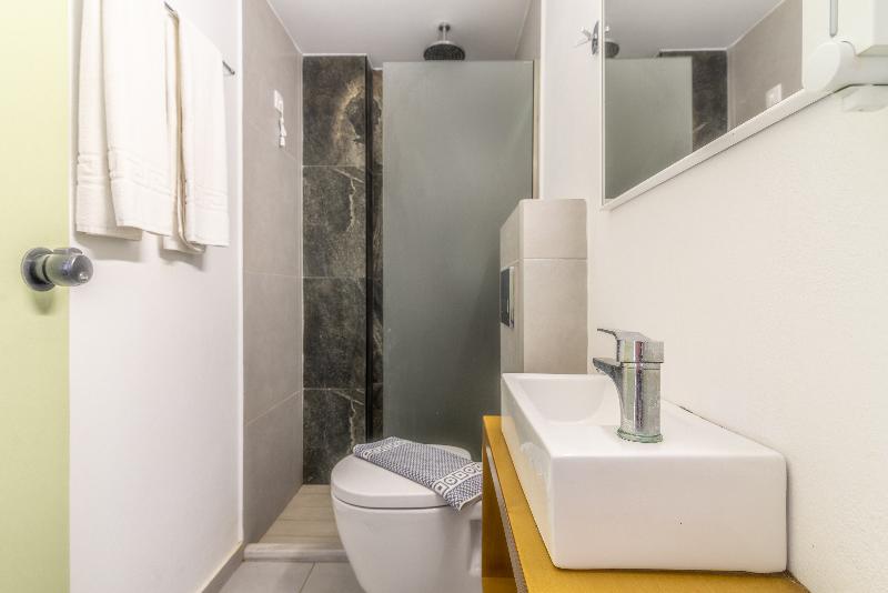 غرفة قياسية, Prince Of Lillies