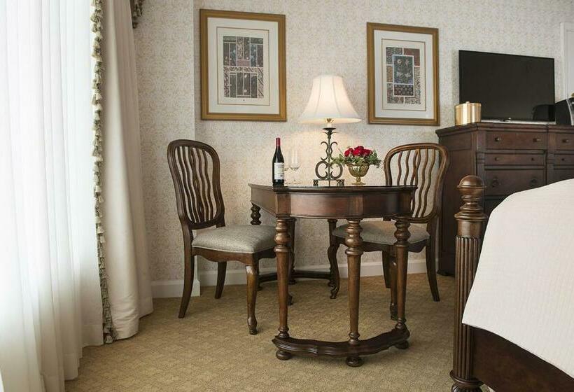 חדר דחוקס עם מיטת קינג, The Inn On Biltmore Estate