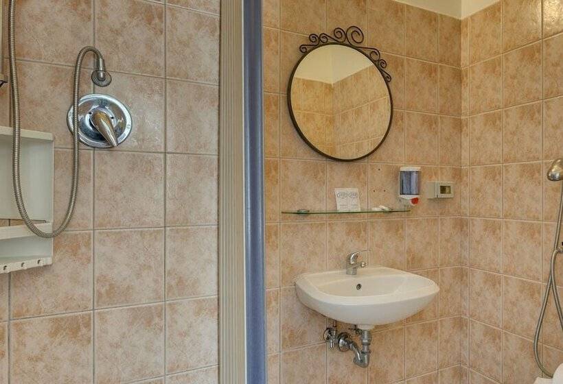 اتاق استاندارد چهار تخته, Washington