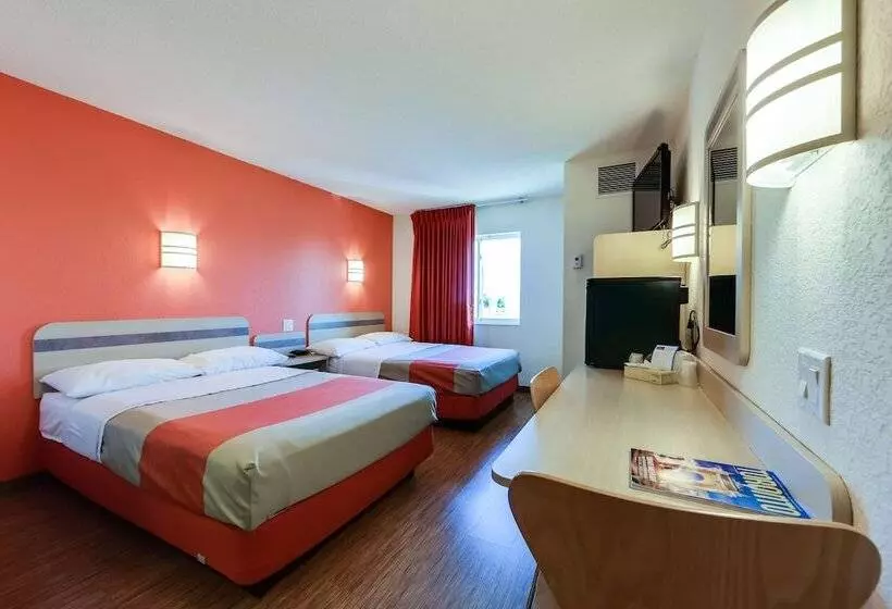 ２ダブルベッドのスタンダードルーム, Motel 6 Mississauga, On  Toronto