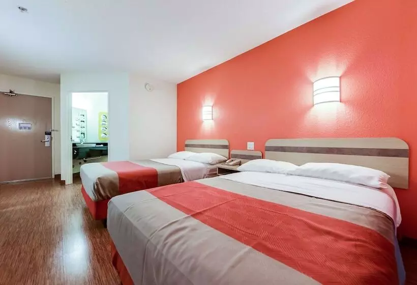 ２ダブルベッドのスタンダードルーム, Motel 6 Mississauga, On  Toronto